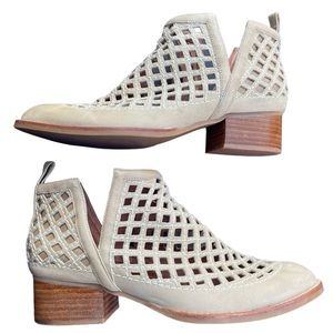 Jeffrey Campbell Taggart Leather Cutout Booties Ivory Size 8.5